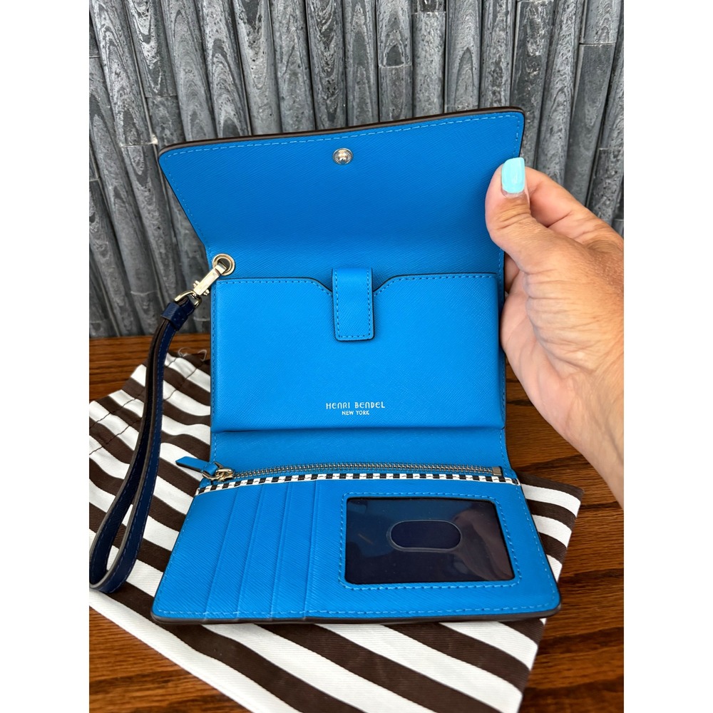 Henri Bendel Navy Blue Saffiano Leather Wristlet Wallet
Clutch w/dustbag - Picture 6 of 8